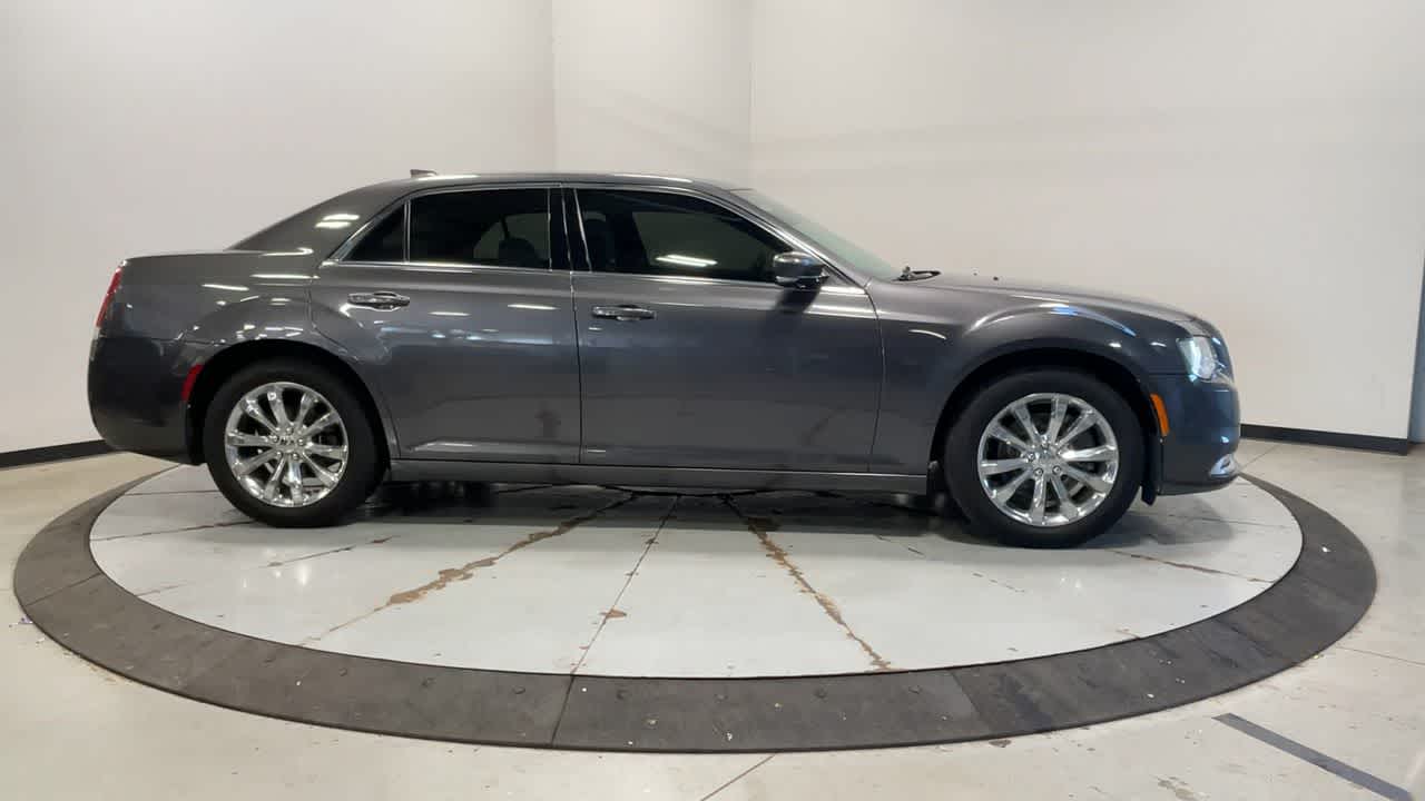 2015 Chrysler 300 Limited photo 3