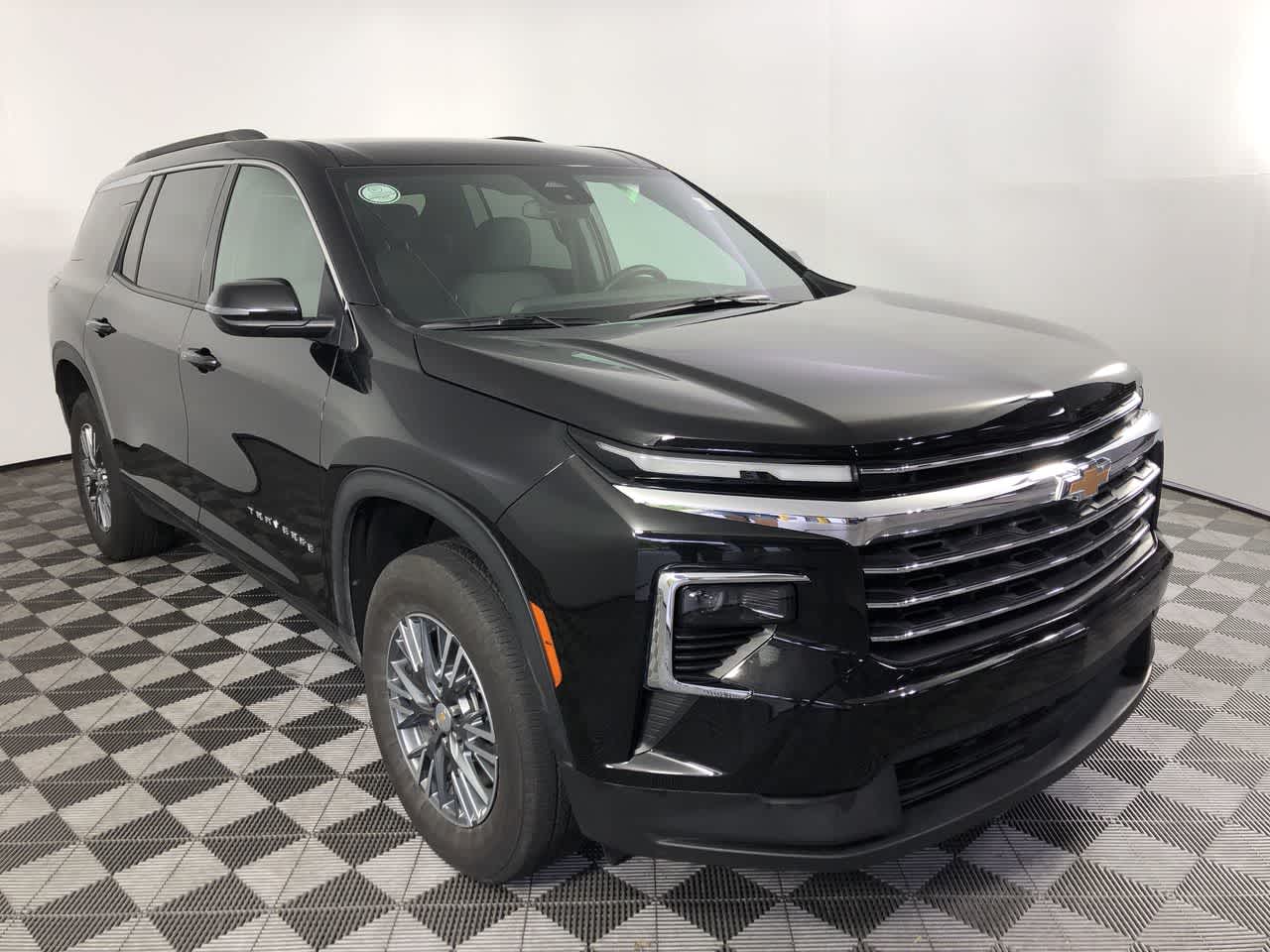 2025 Chevrolet Traverse photo 2