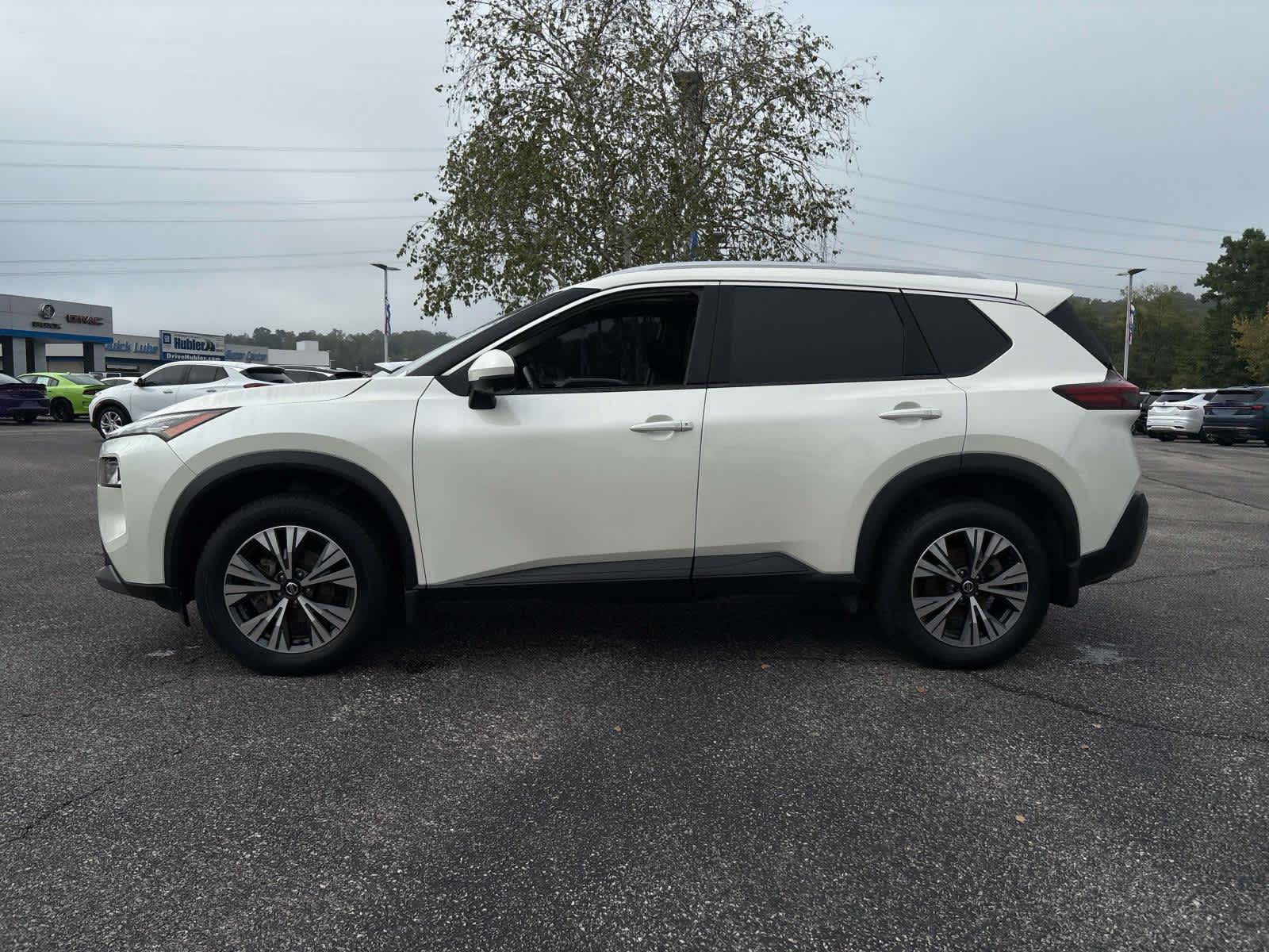 2021 Nissan Rogue SV photo 2