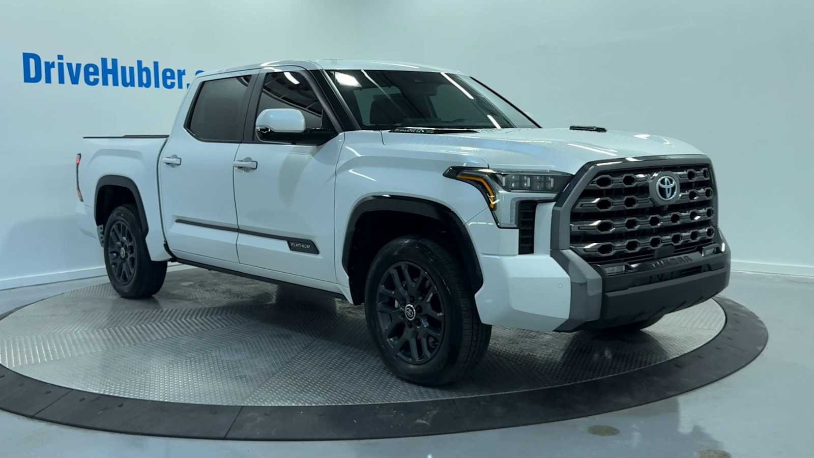 2024 Toyota Tundra Platinum CrewMax photo 2