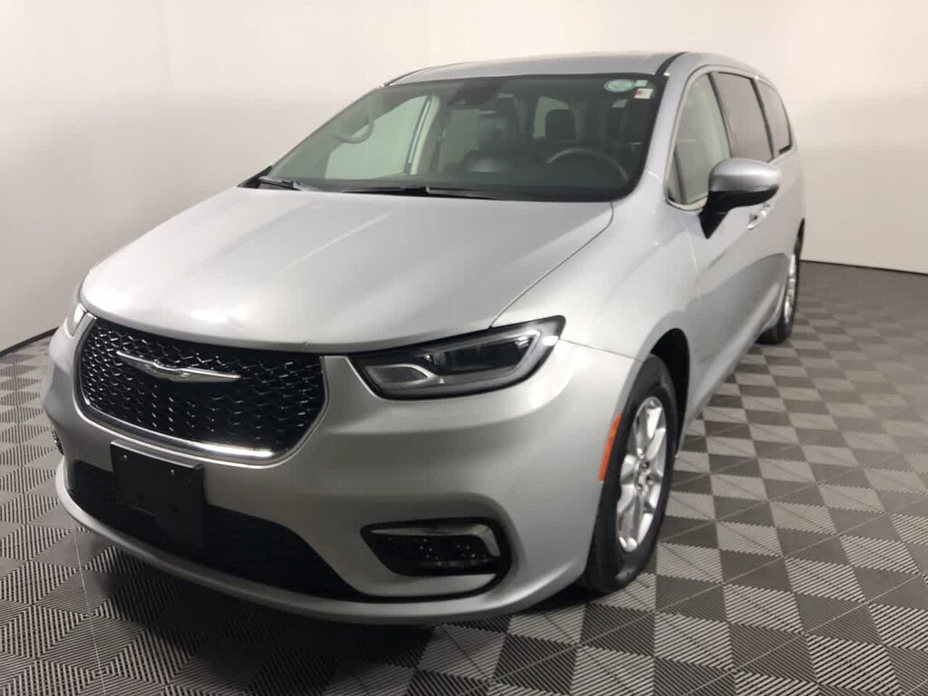 Used 2023 Chrysler Pacifica Touring L Van Passenger Van