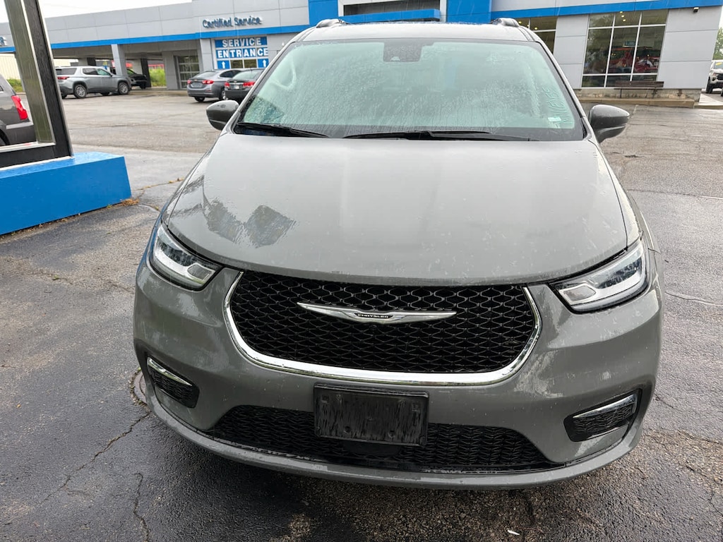 Used 2022 Chrysler Pacifica Touring L Van Passenger Van
