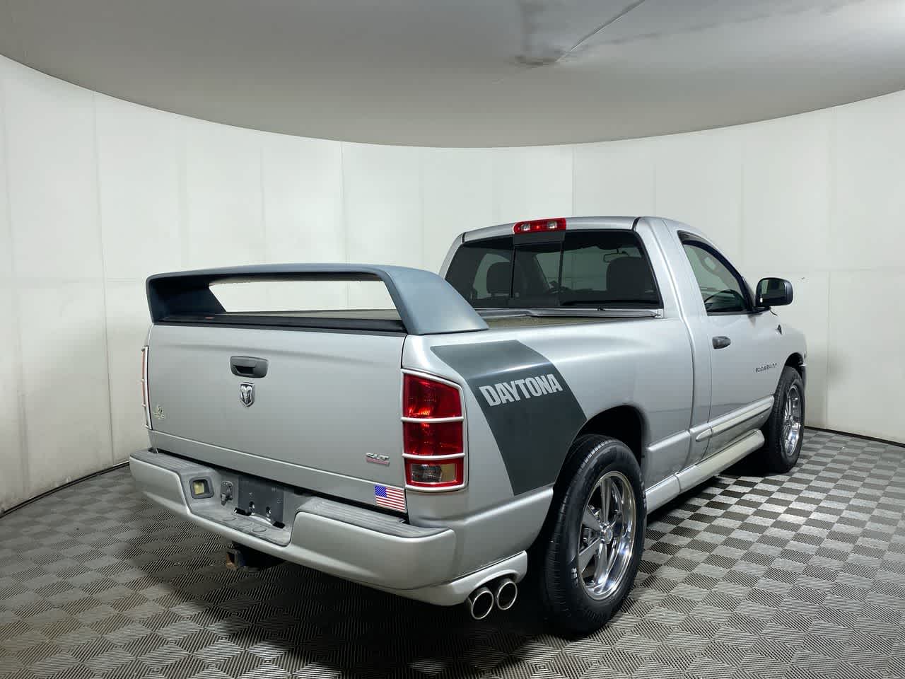 2005 Dodge Ram SLT photo 2