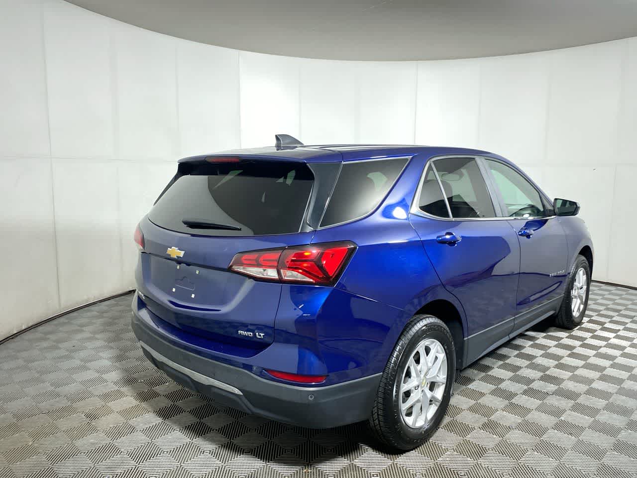 2022 Chevrolet Equinox LT photo 2
