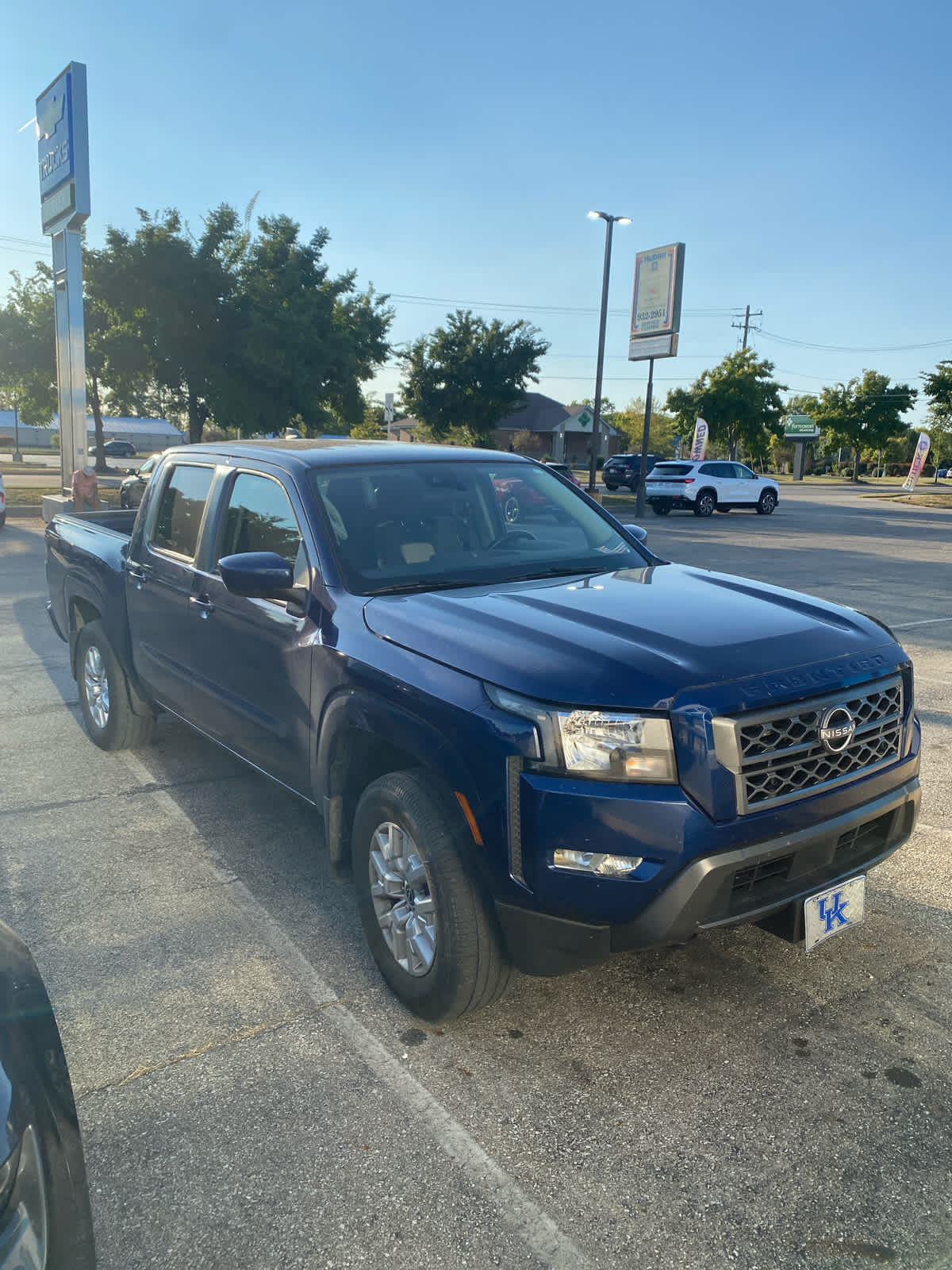 2022 Nissan Frontier SV Crew Cab photo 3