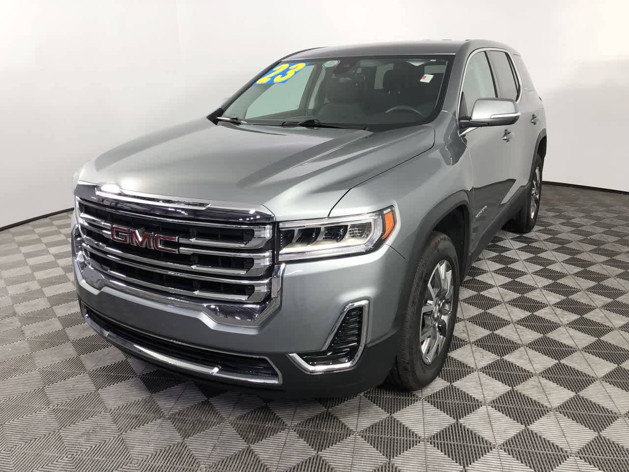 2023 Gmc Acadia SLE photo 3