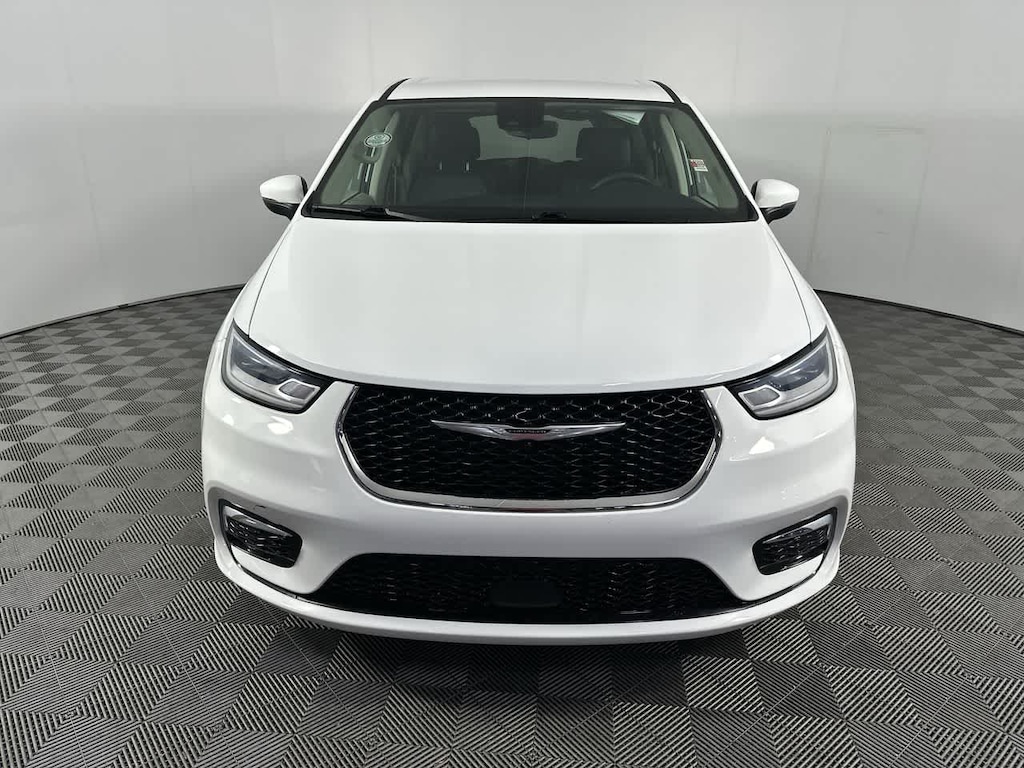 Used 2023 Chrysler Pacifica Touring L Van Passenger Van
