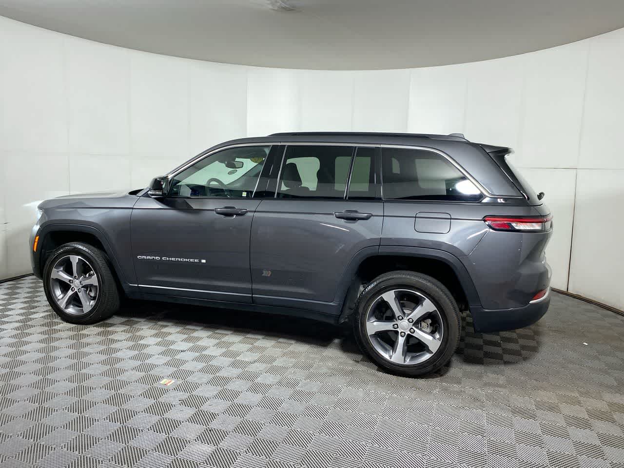 2024 Jeep Grand Cherokee Limited photo 4