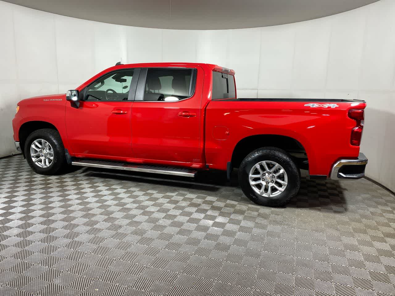 2022 Chevrolet Silverado 1500 LT photo 4