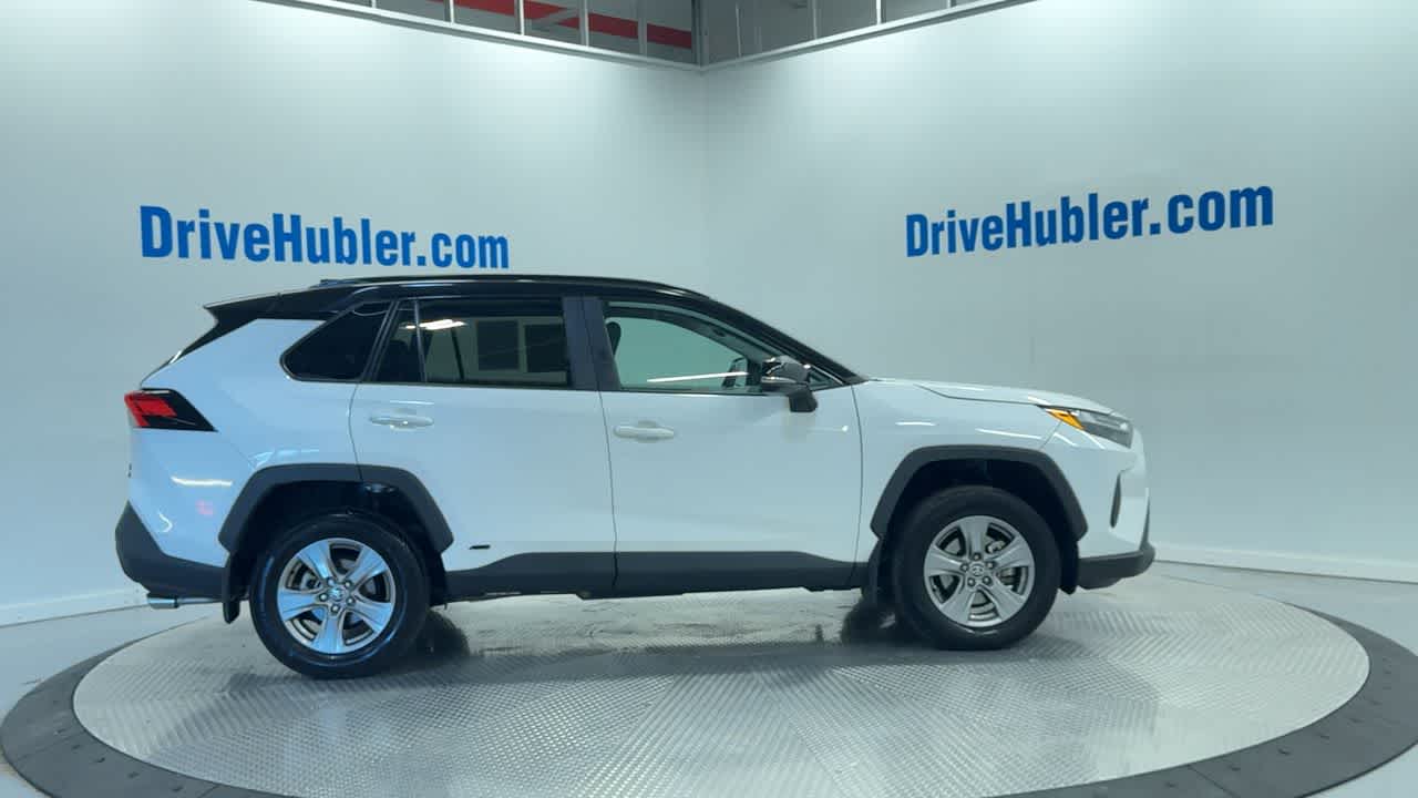 2024 Toyota RAV4 Hybrid XLE photo 3