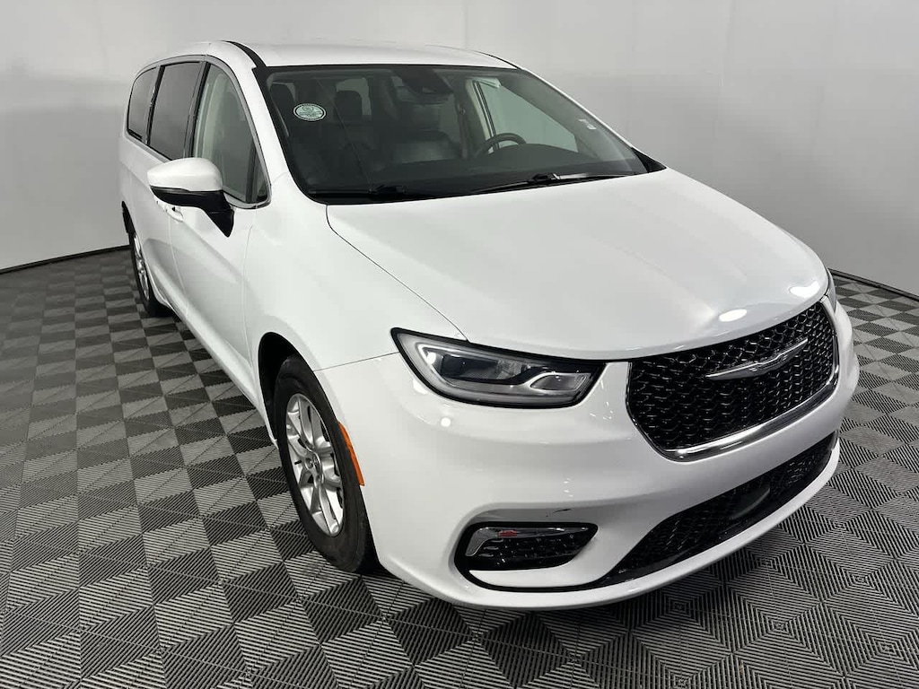 Used 2023 Chrysler Pacifica Touring L Van Passenger Van