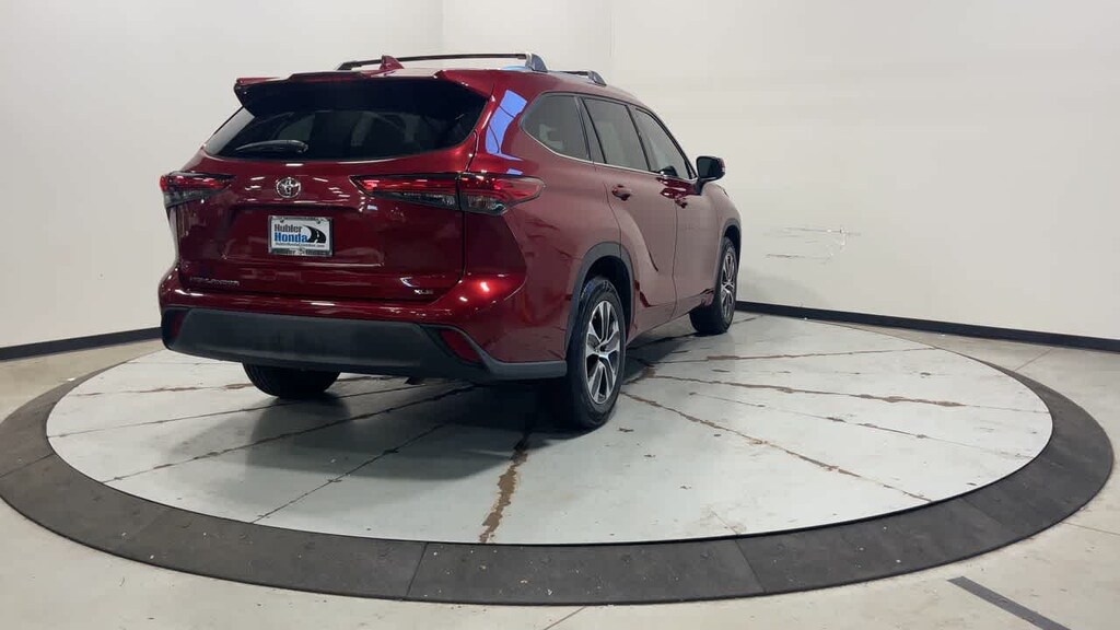Used 2021 Toyota Highlander XLE SUV