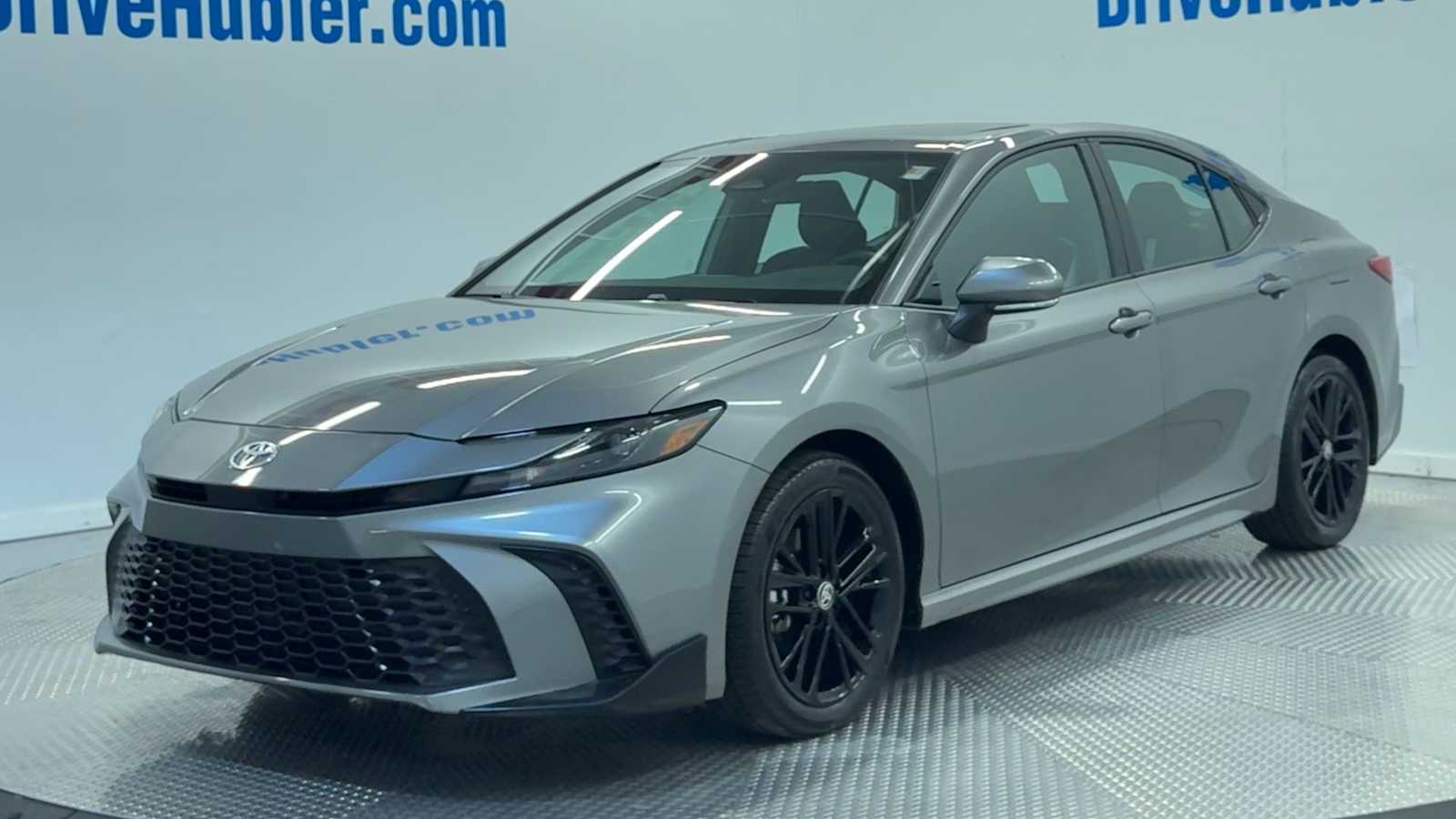 2025 Toyota Camry SE photo 3