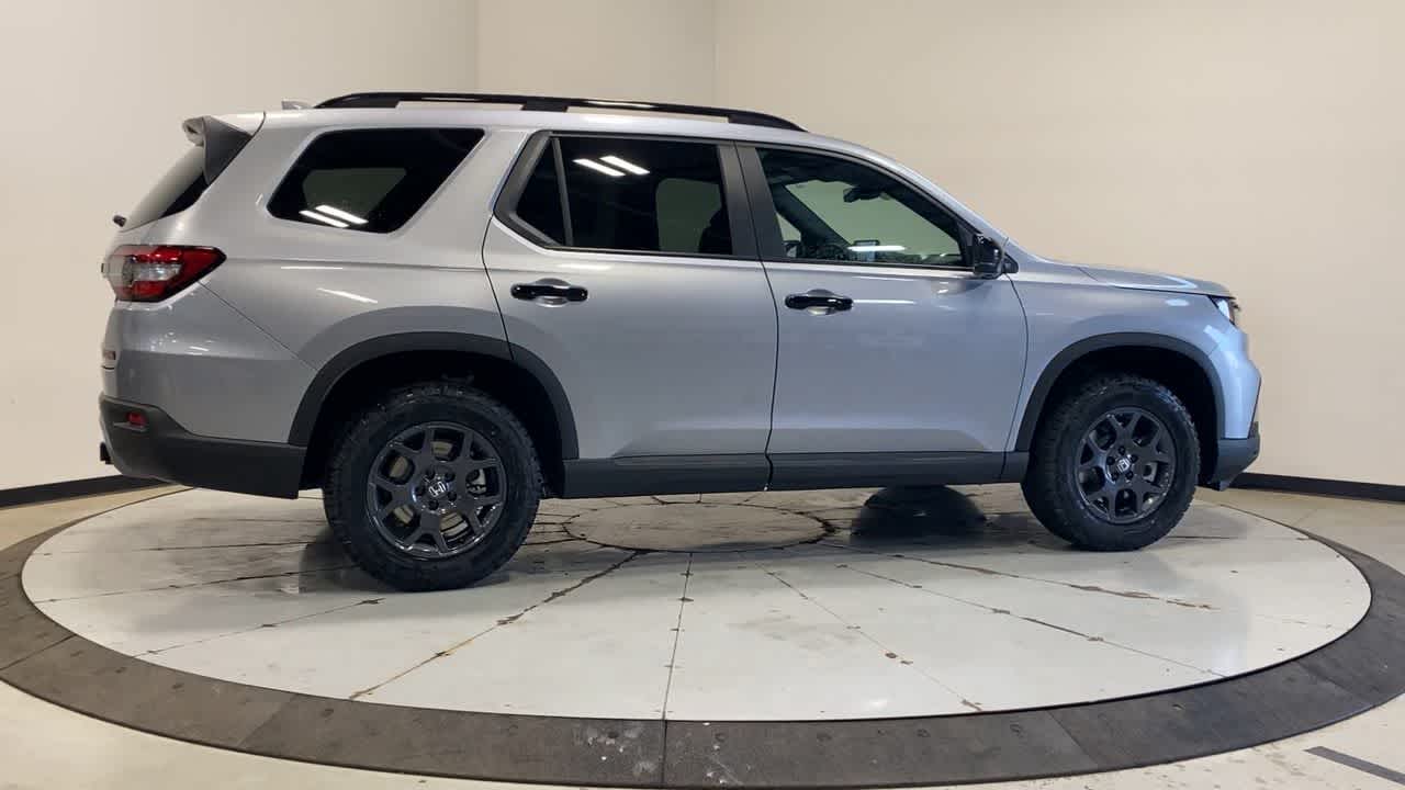 2025 Honda Pilot TrailSport photo 3