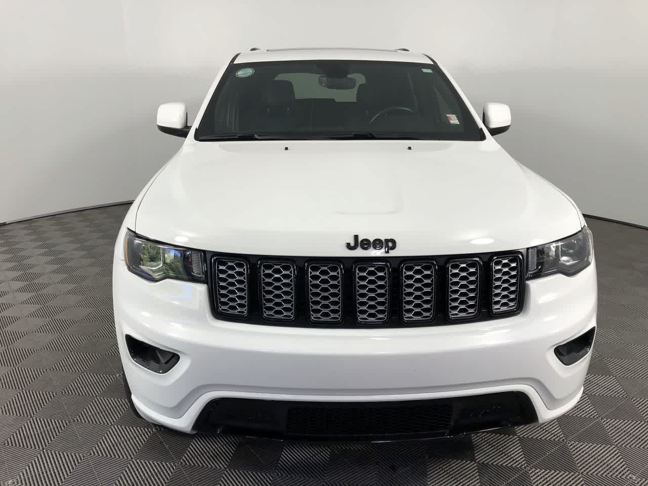 2020 Jeep Grand Cherokee Altitude photo 3