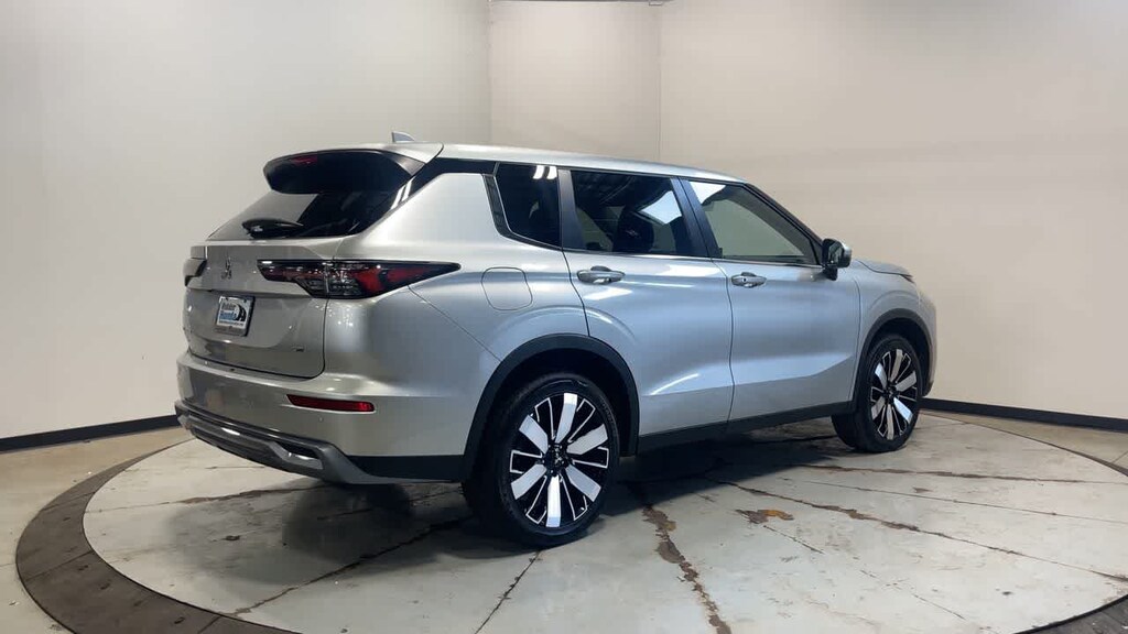 Used 2025 Mitsubishi Outlander SE SUV