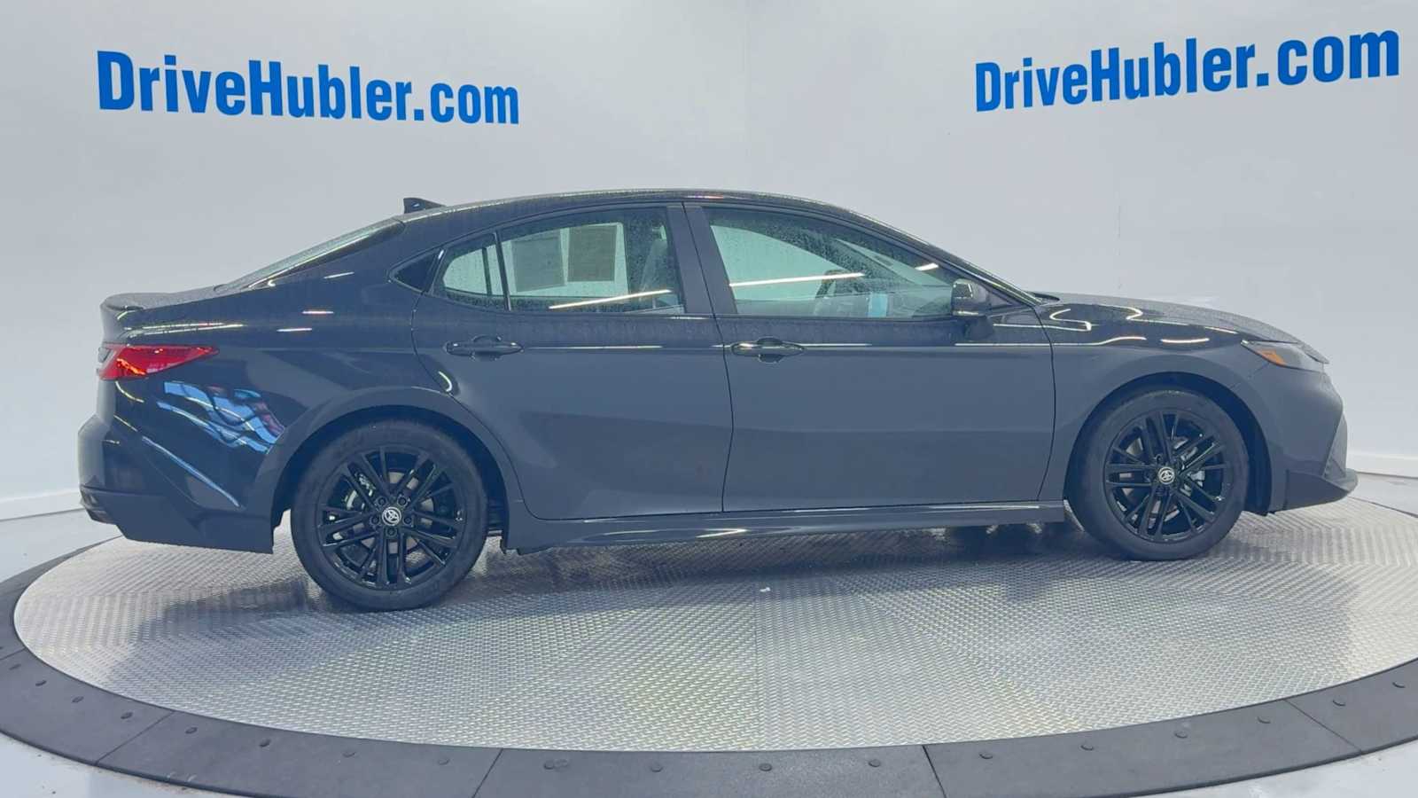 2025 Toyota Camry SE photo 3