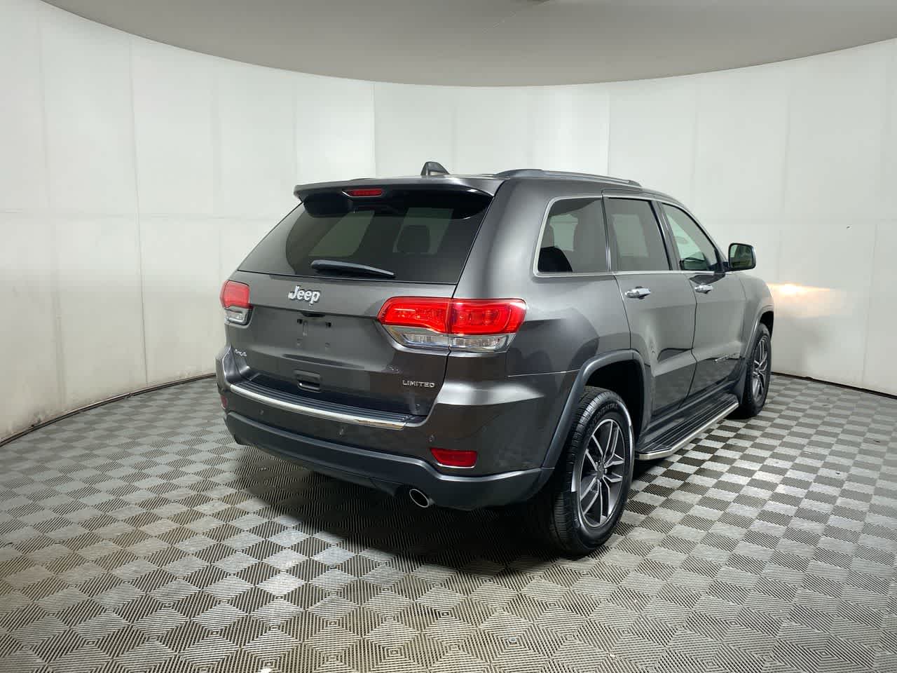 2019 Jeep Grand Cherokee Limited photo 2