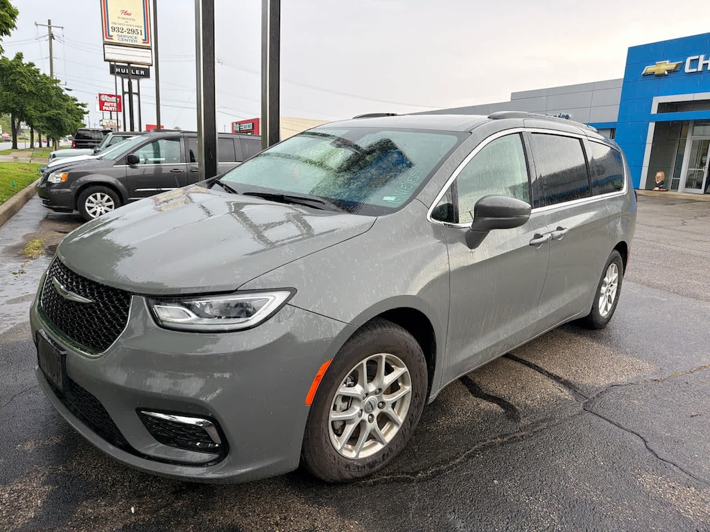 Used 2022 Chrysler Pacifica Touring L Van Passenger Van