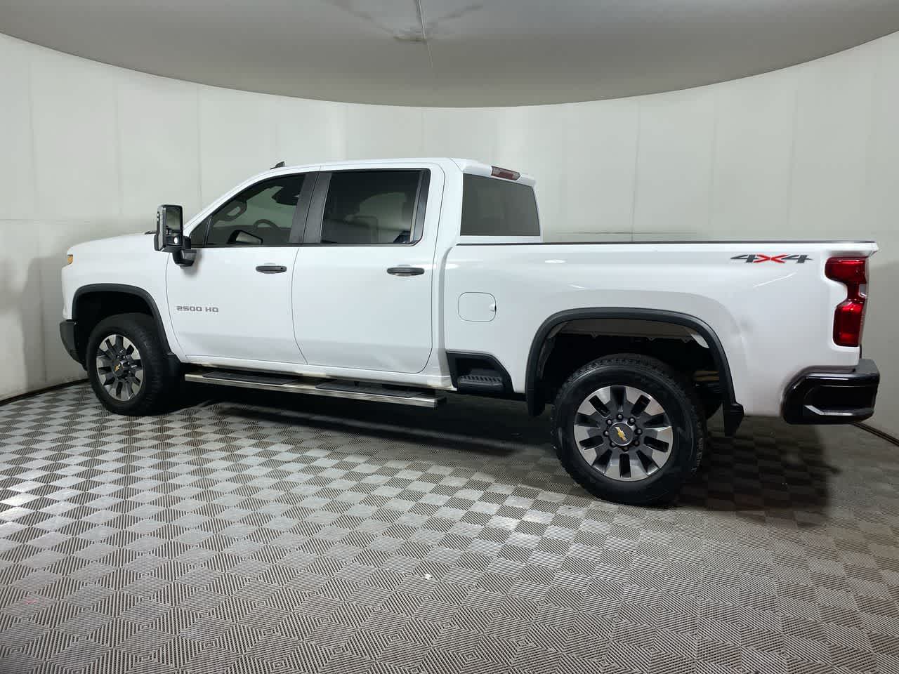 2024 Chevrolet Silverado 2500HD Custom photo 3