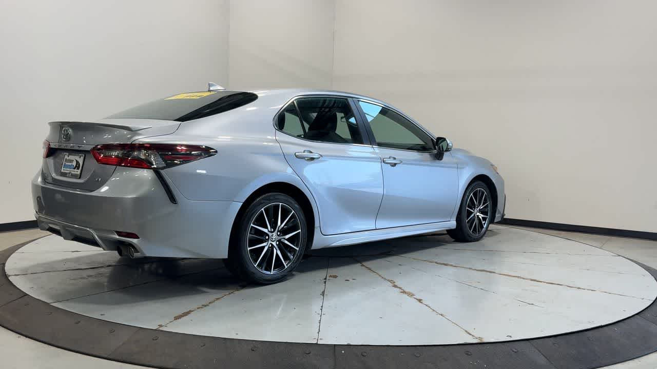 2023 Toyota Camry SE photo 3