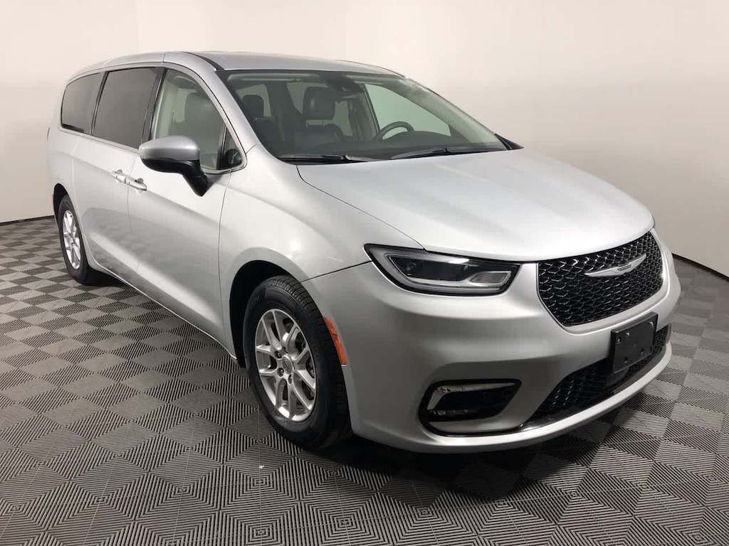 Used 2023 Chrysler Pacifica Touring L Van Passenger Van