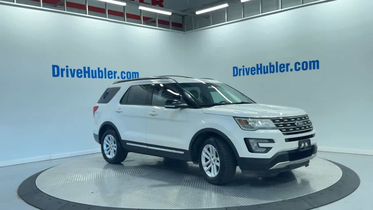 2016 Ford Explorer XLT photo 3