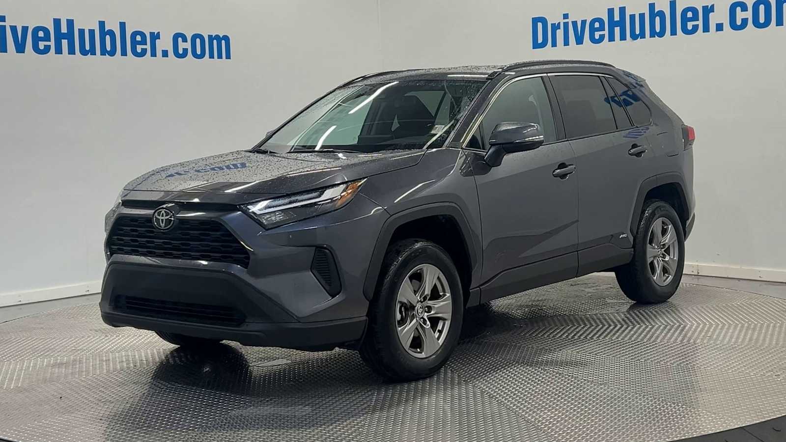 2025 Toyota RAV4 Hybrid XLE photo 3