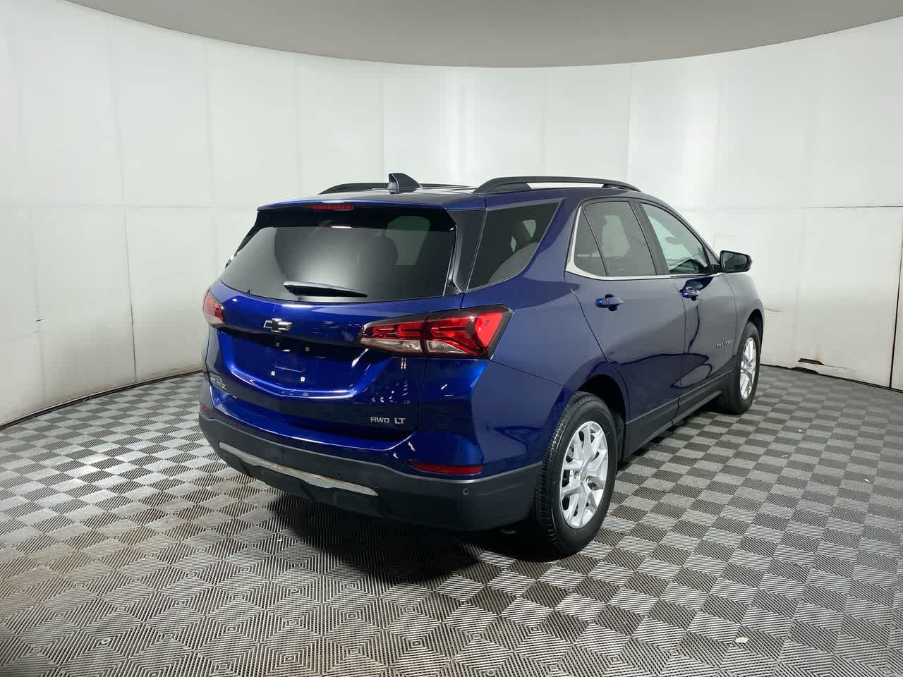 2022 Chevrolet Equinox LT photo 2
