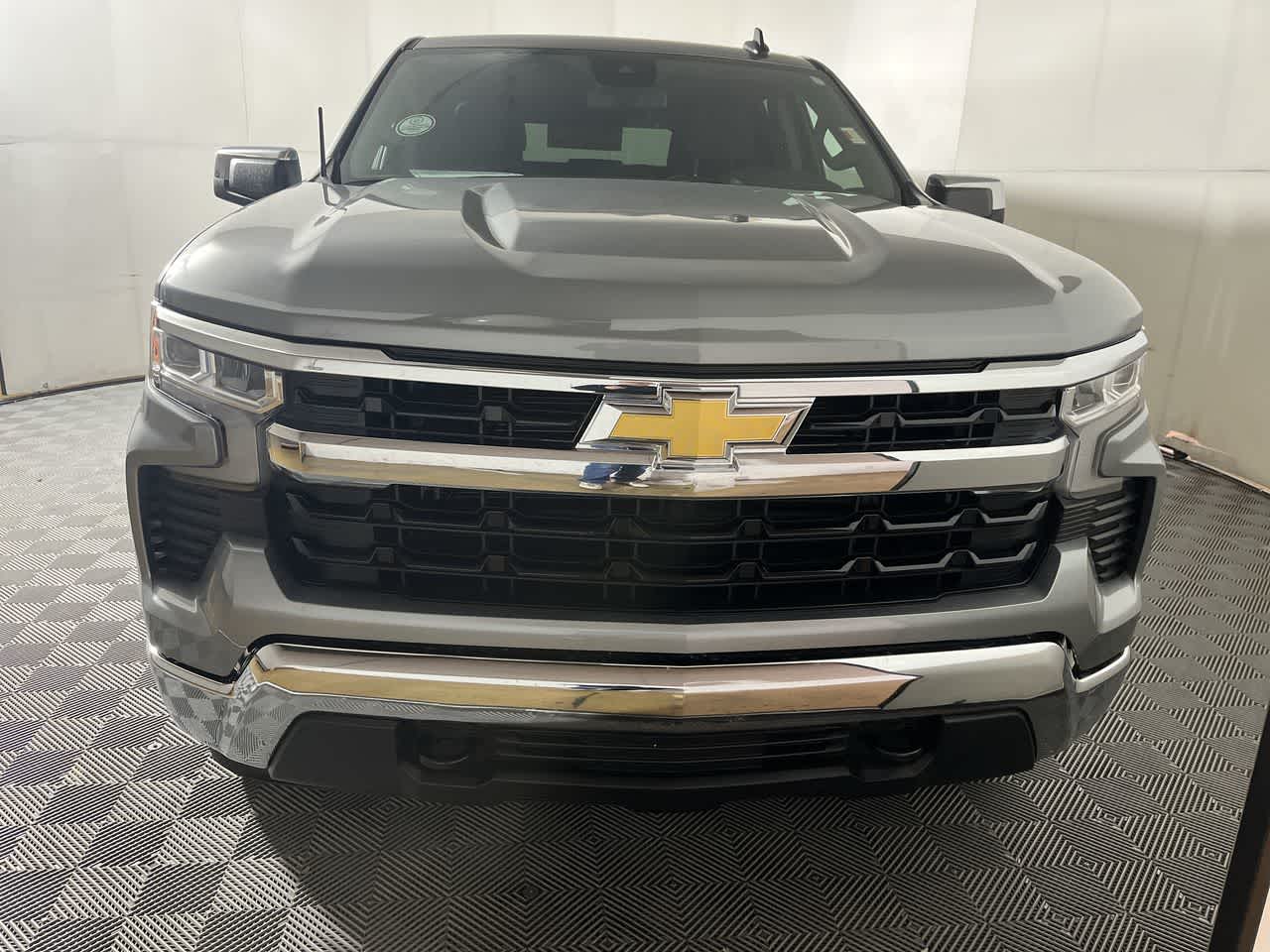 2024 Chevrolet Silverado 1500 LT photo 3