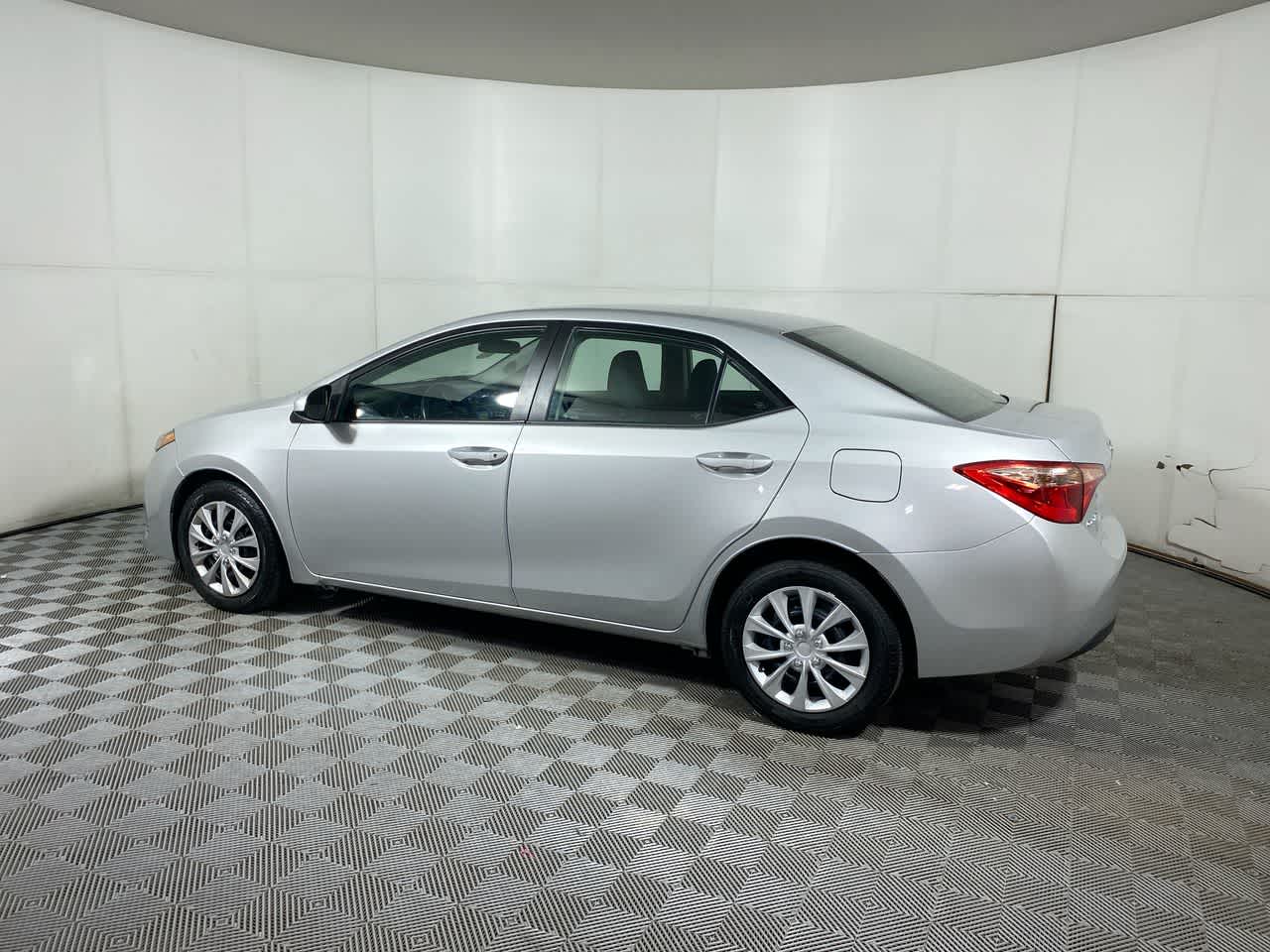 2018 Toyota Corolla LE photo 4