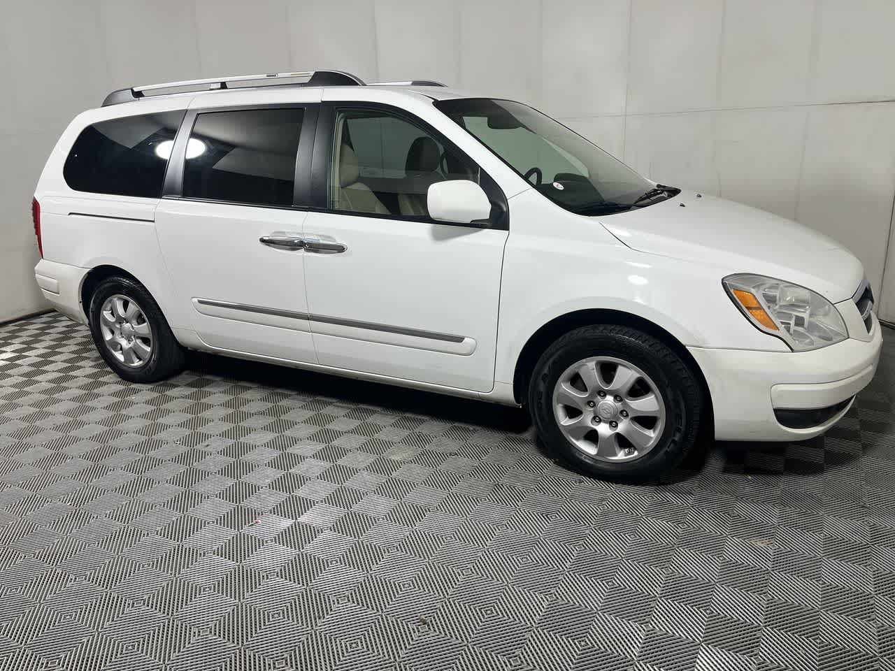 2007 Hyundai Entourage GLS photo 2