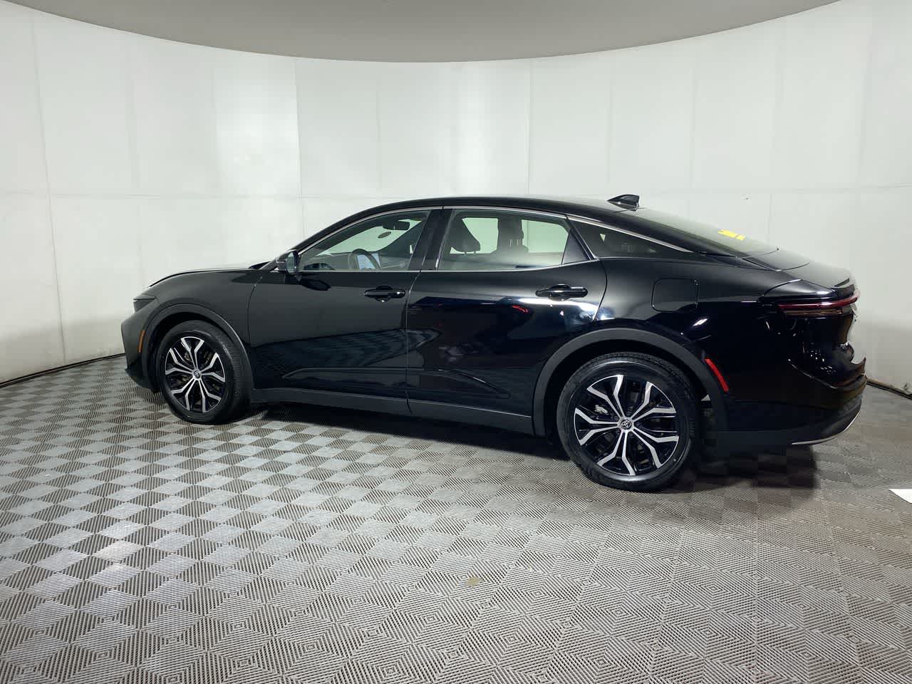 2024 Toyota Crown XLE photo 4