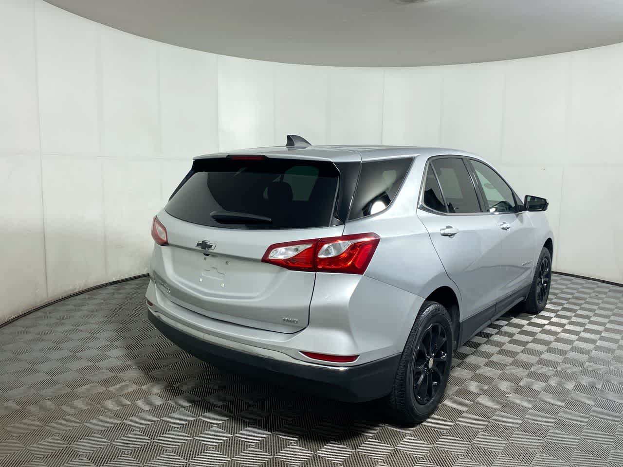 Used 2020 Chevrolet Equinox LT with VIN 2GNAXUEV5L6155867 for sale in Franklin, IN
