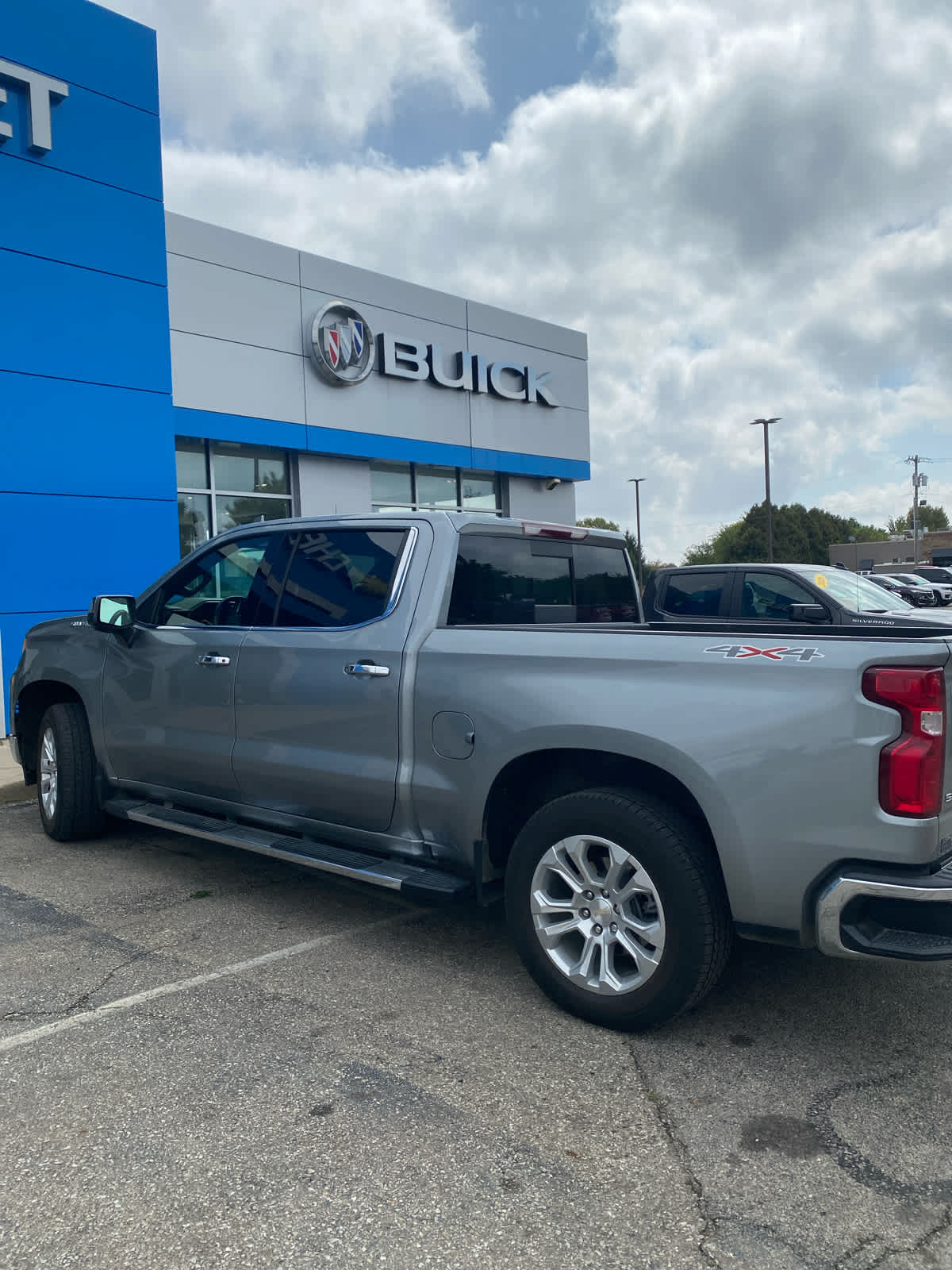 2024 Chevrolet Silverado 1500 LTZ photo 3