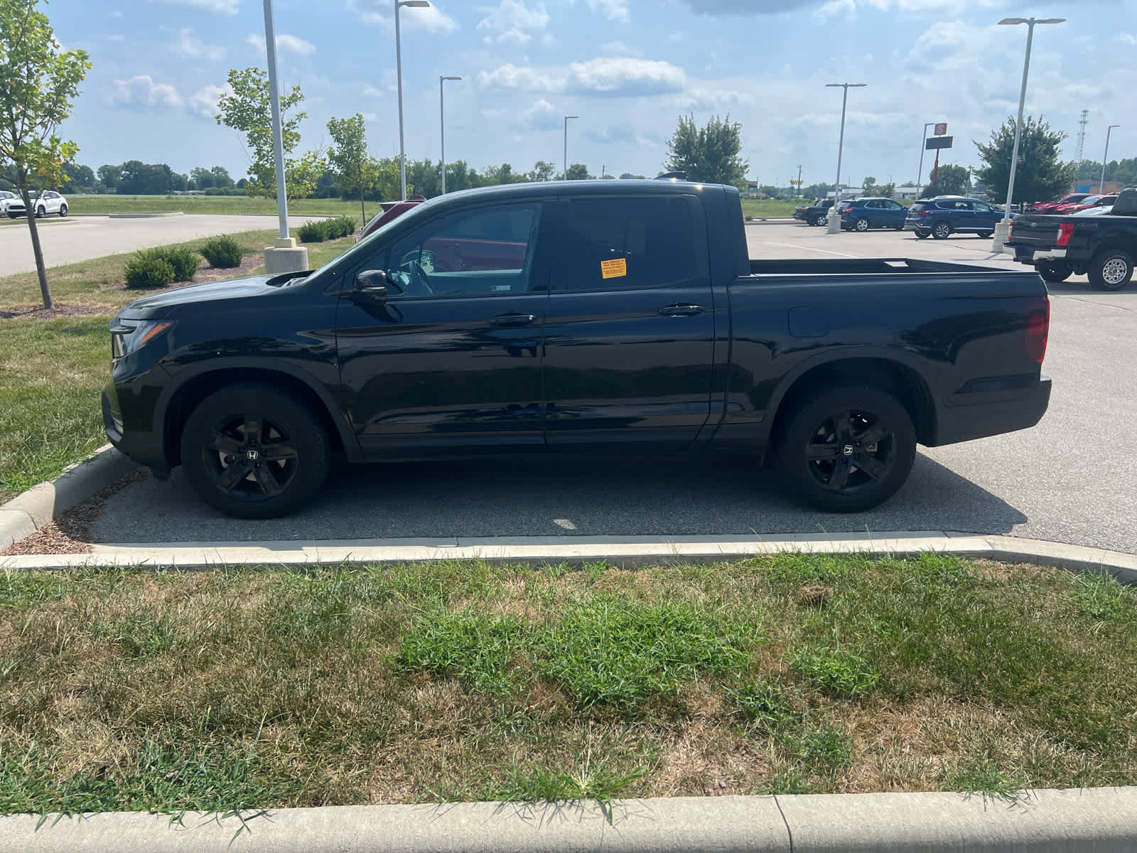 2022 Honda Ridgeline Black Edition photo 3