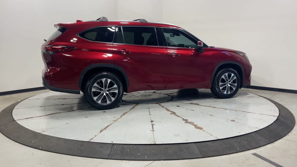 Used 2021 Toyota Highlander XLE SUV