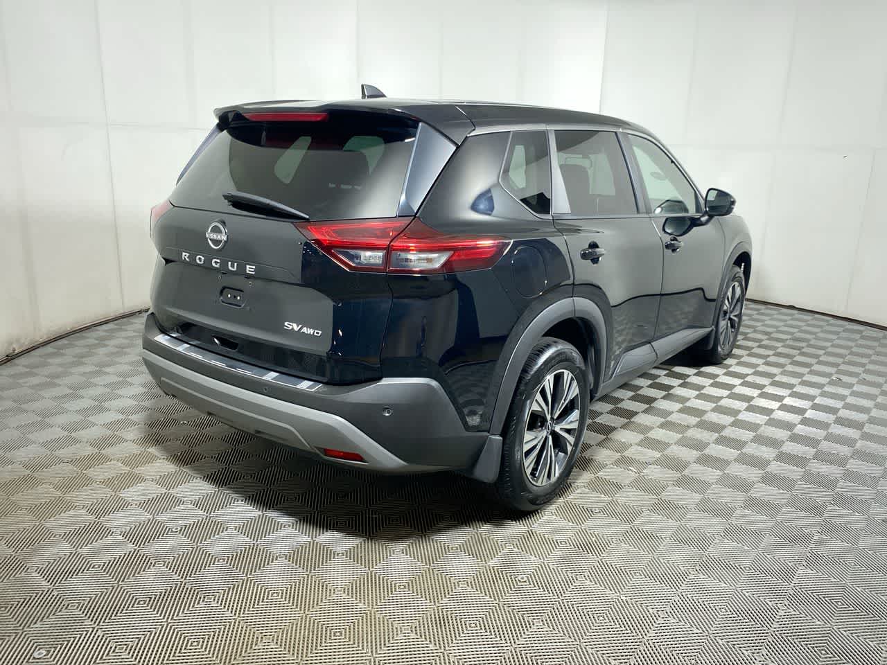 2022 Nissan Rogue SV photo 2