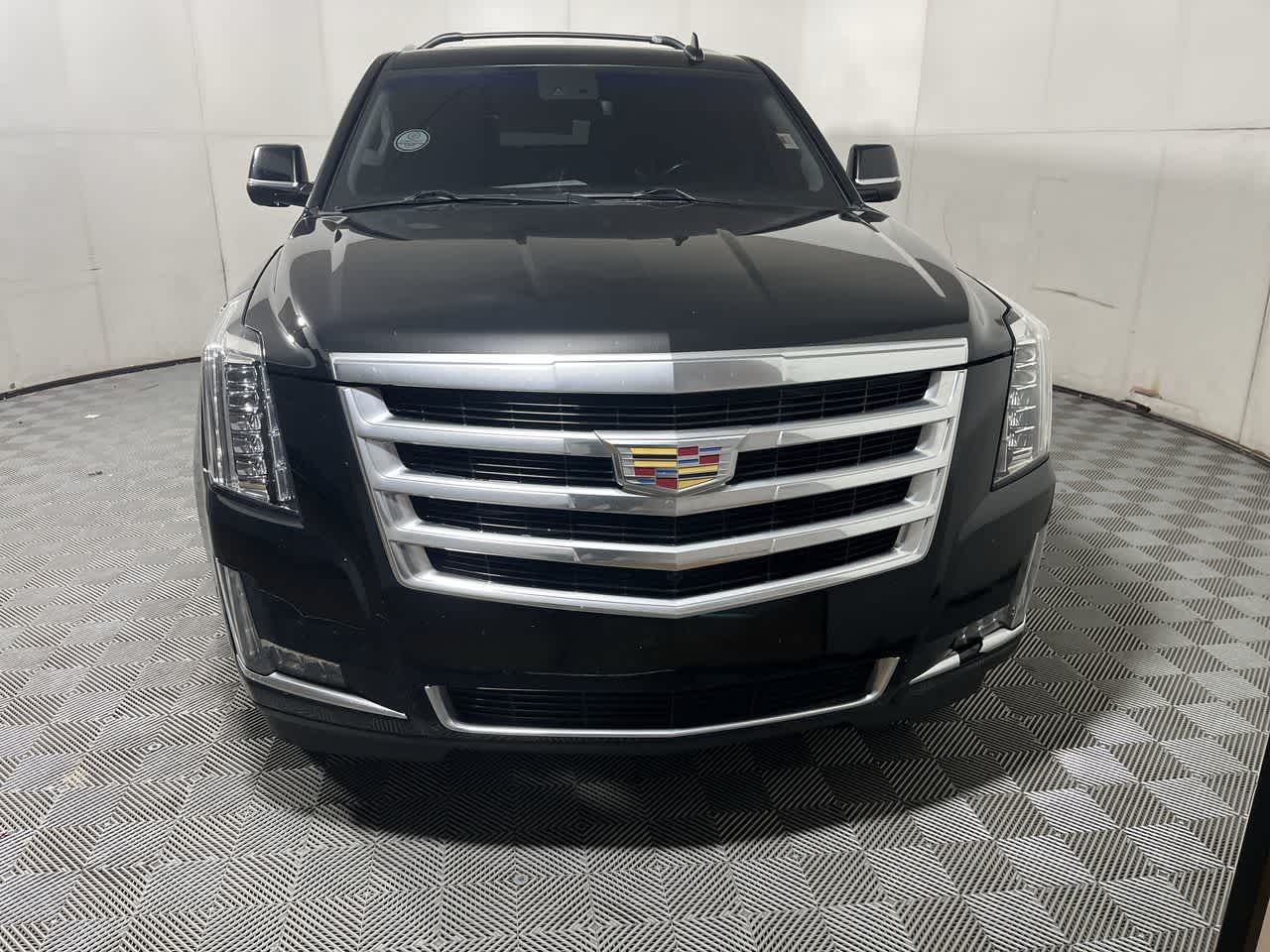 2018 Cadillac Escalade ESV Luxury photo 2