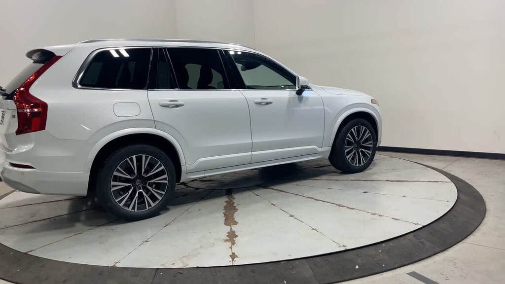 Used 2022 Volvo XC90 Momentum SUV