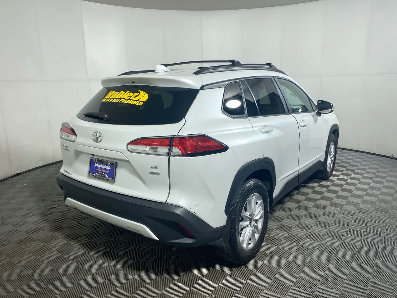 2022 Toyota Corolla Cross LE photo 2