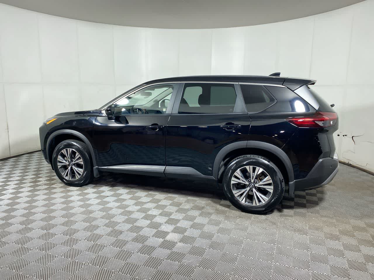 2022 Nissan Rogue SV photo 4