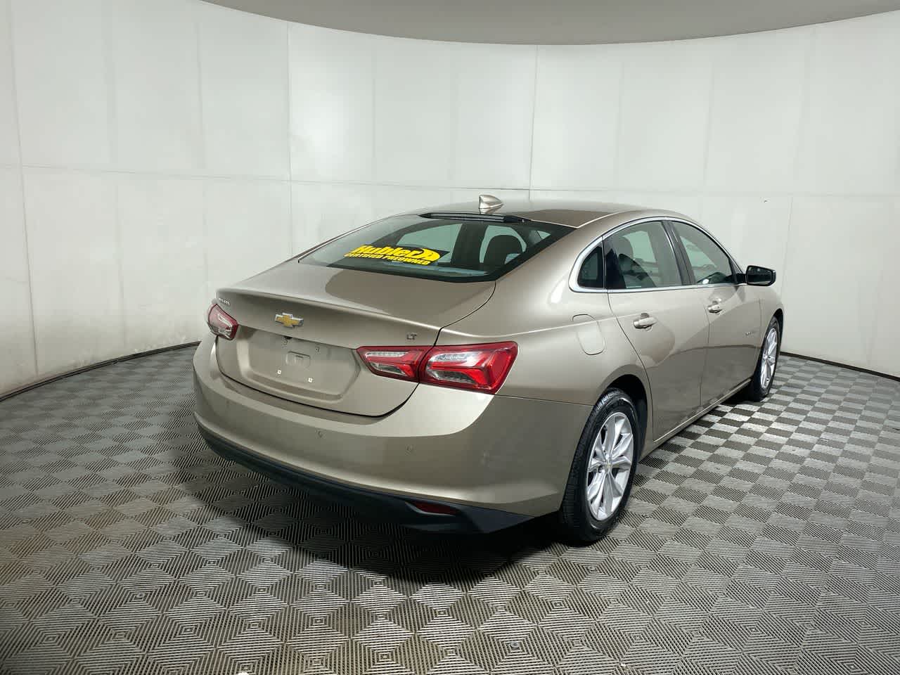 2022 Chevrolet Malibu 1LT photo 2
