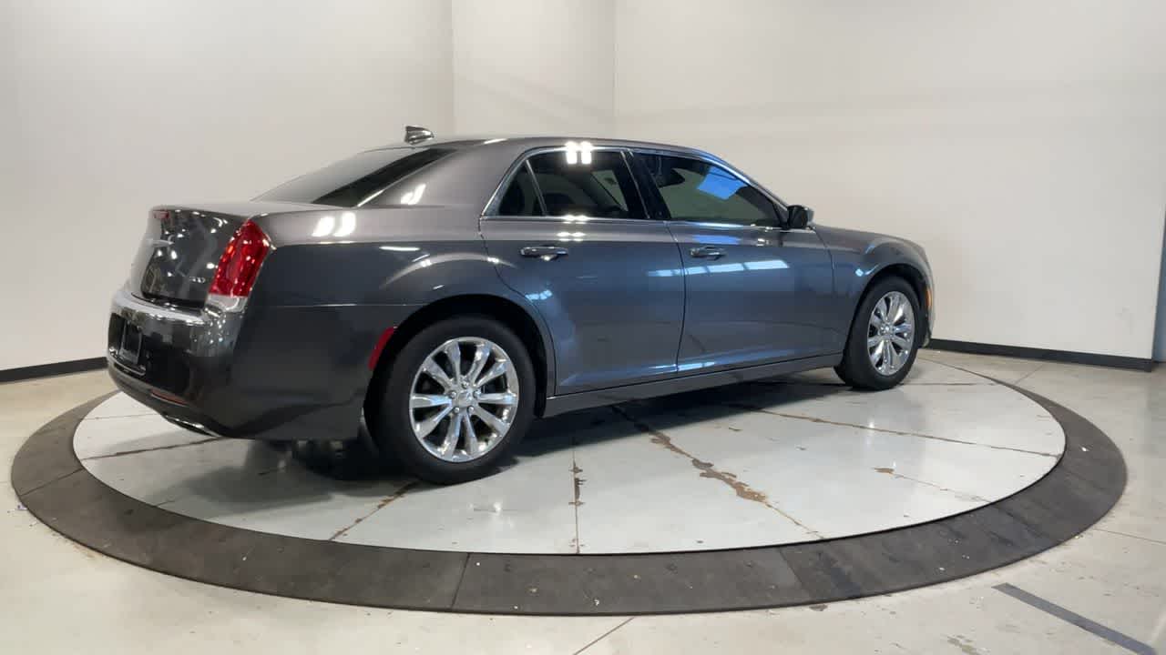2015 Chrysler 300 Limited photo 2