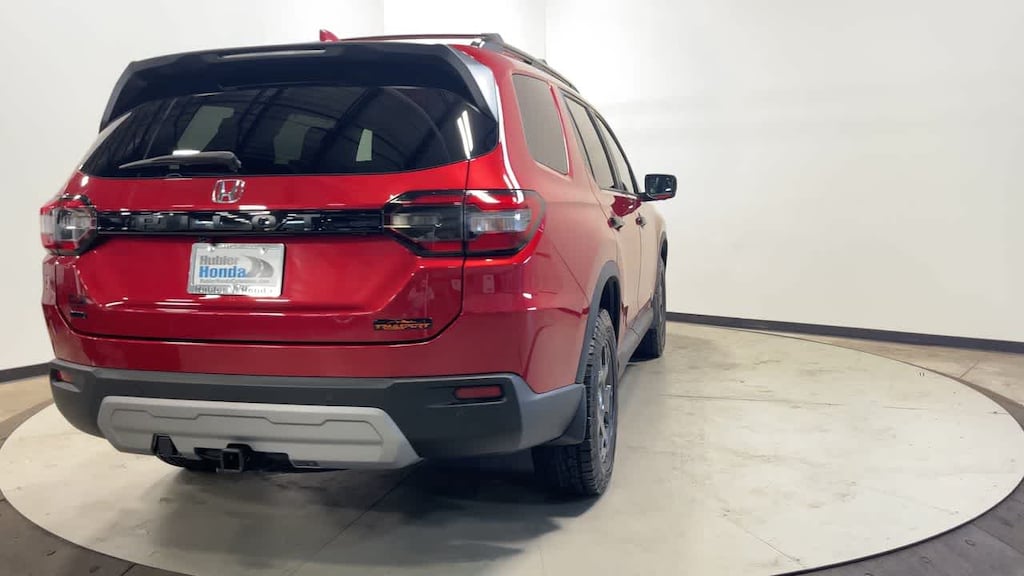 Used 2024 Honda Pilot TrailSport SUV