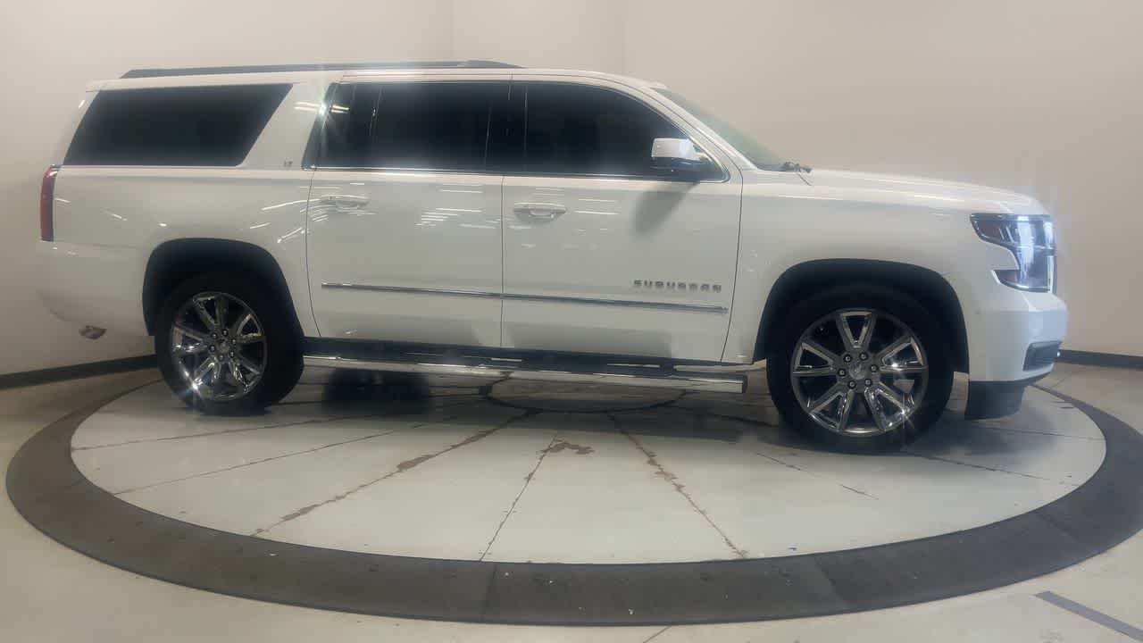 2018 Chevrolet Suburban LT photo 4