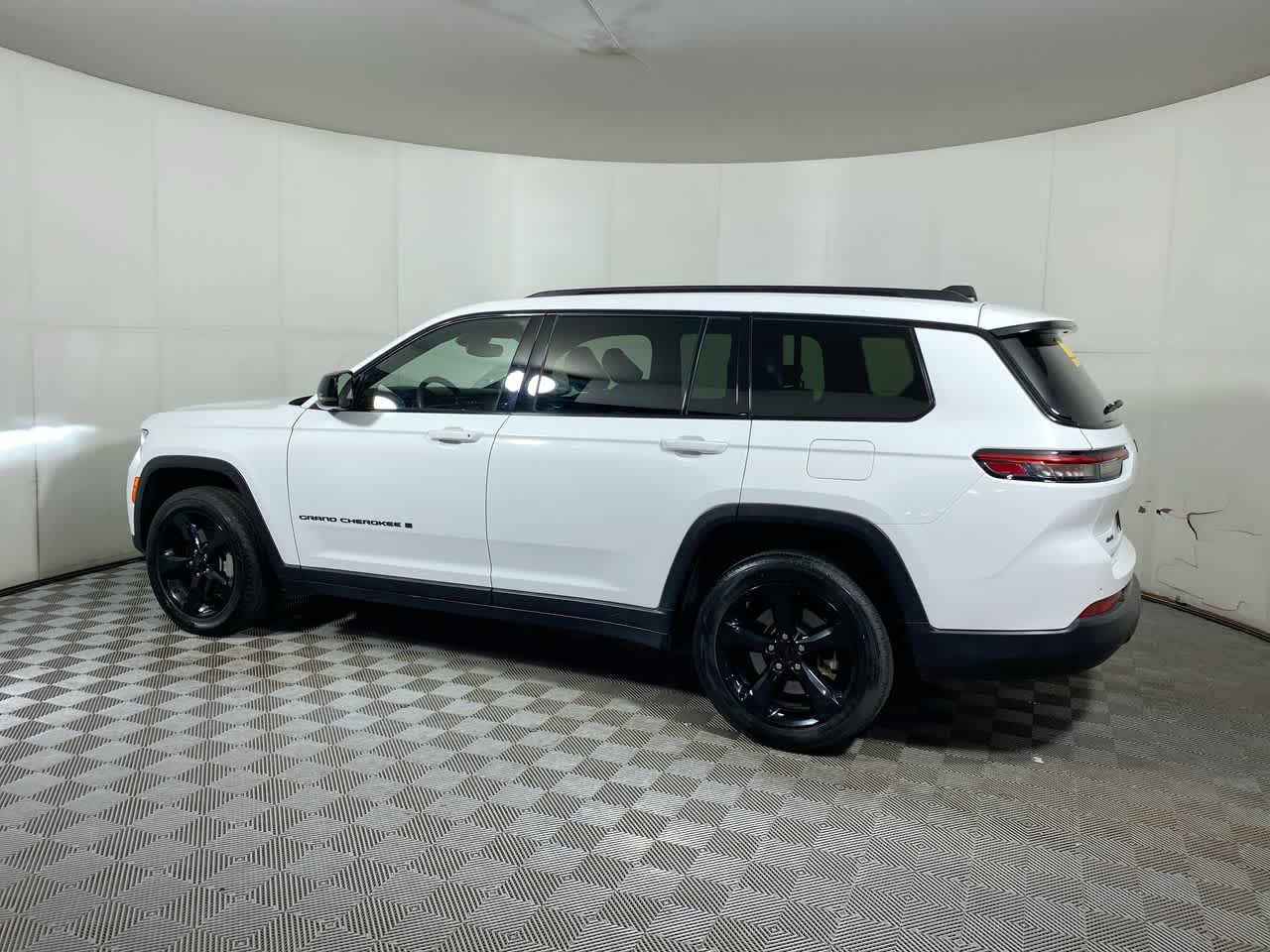 2023 Jeep Grand Cherokee Altitude photo 4