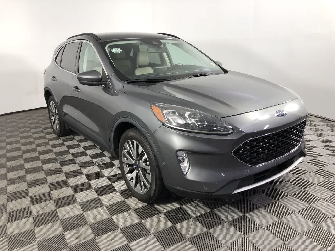 2021 Ford Escape Titanium photo 2