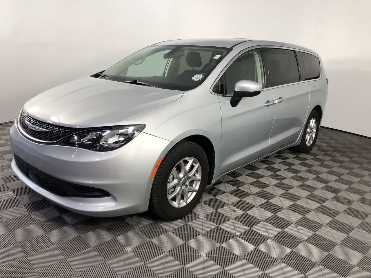 2022 Chrysler Voyager LX photo 4