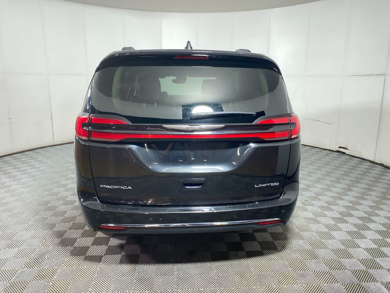 2023 Chrysler Pacifica Limited photo 3
